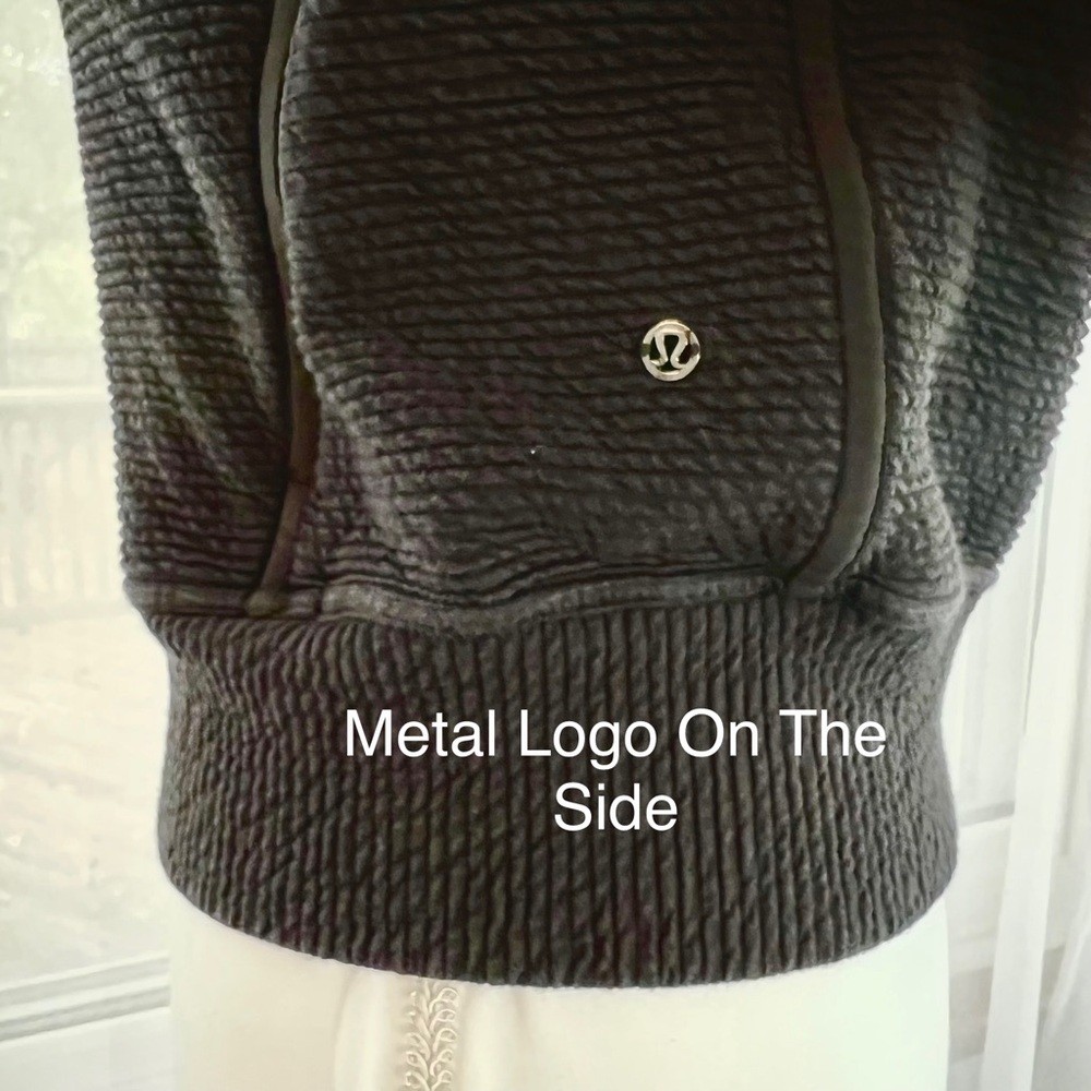 Lululemon On Repeat Bomber Textured Zip Up Jacket Color Black Size 6 - Picture 9 of 16